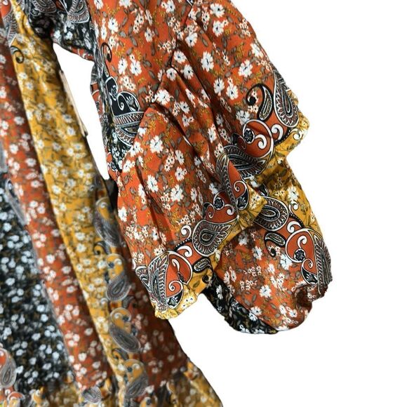 Shyanne Paisley Print Smocked Dress Size Small - Picture 6 of 8